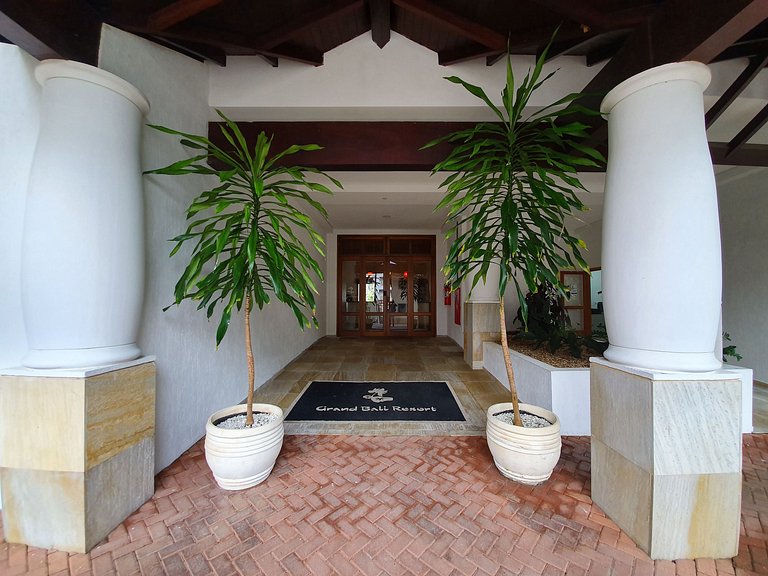 Unidade de Altíssimo padrão no Resort Grand Bali - REF 0100