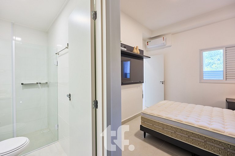 Beautiful Apartment on Toninhas Beach - REF LY06H