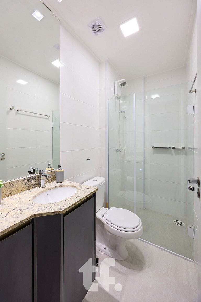 Beautiful Apartment on Toninhas Beach - REF LY06H