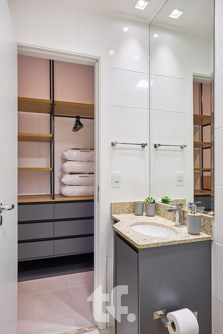 Apartamento com 2Q com ar condicionado, Toninhas, Ubatuba -