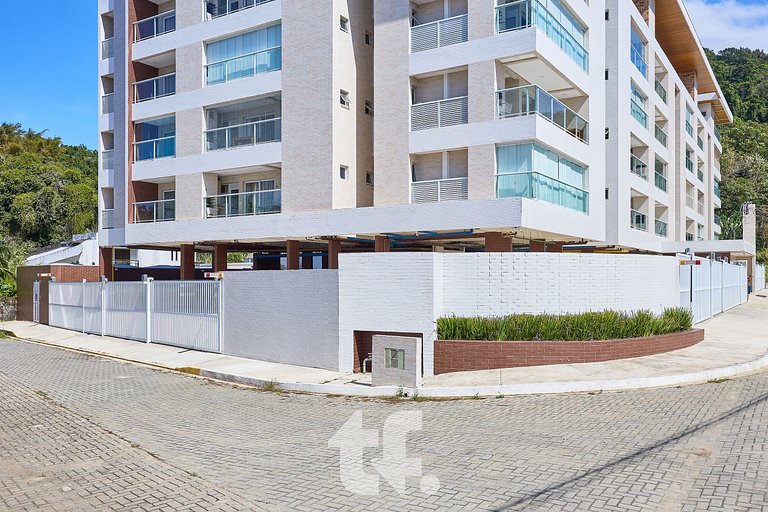 Beautiful Apartment on Toninhas Beach - REF LY06H