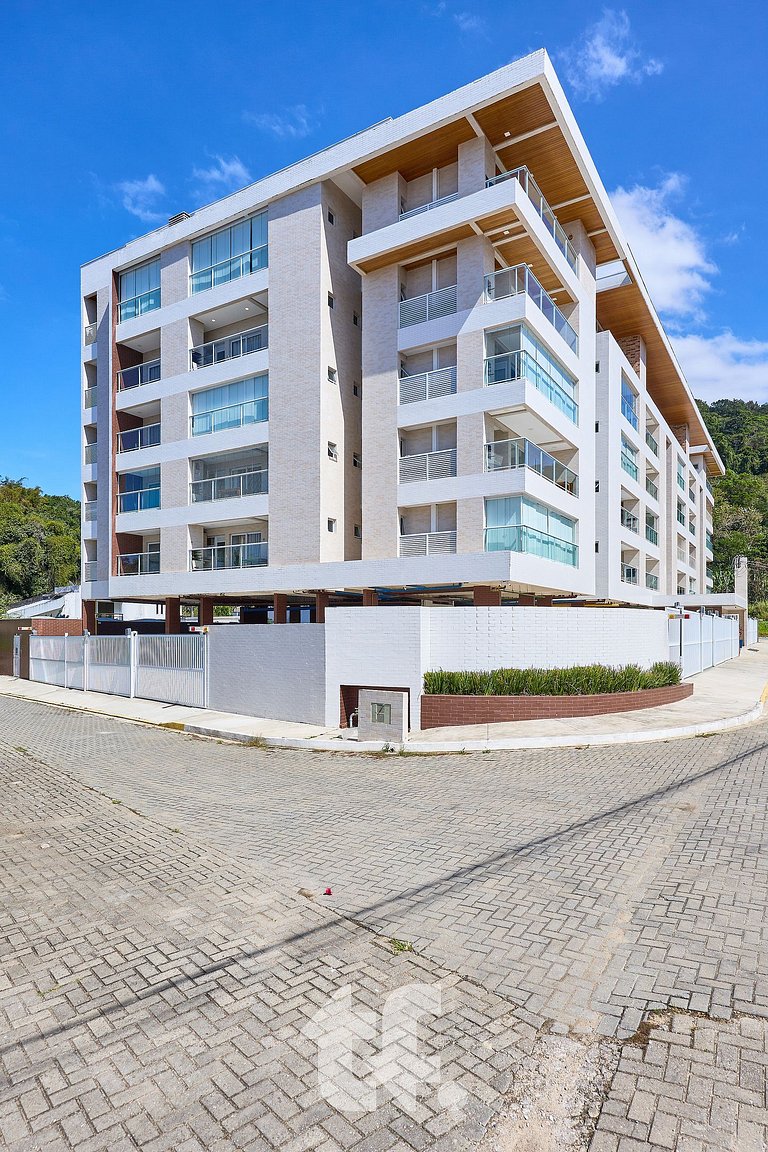 Beautiful Apartment on Toninhas Beach - REF LY06H