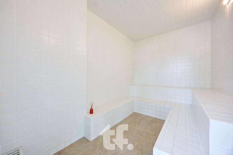 Gourmet Retreat: Pool, Sauna - AE04I