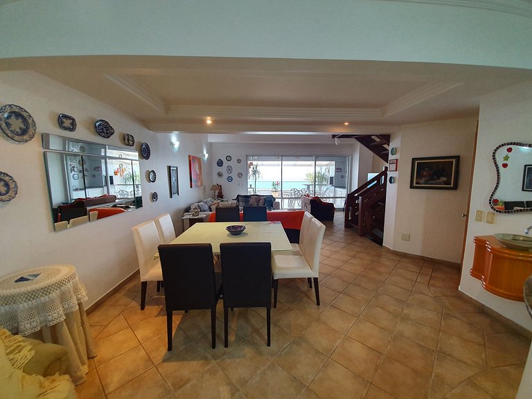 Luxury Beachfront Penthouse - REF WR01H